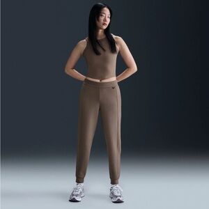 NWT Nike 24.7 ImpossiblySoft Women's Dri-FIT Mid-Rise Joggers Size XL Mink brown